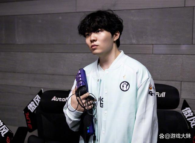 Rookie回归赛场，突破纪录首场状态亮眼，C9观众沸腾！