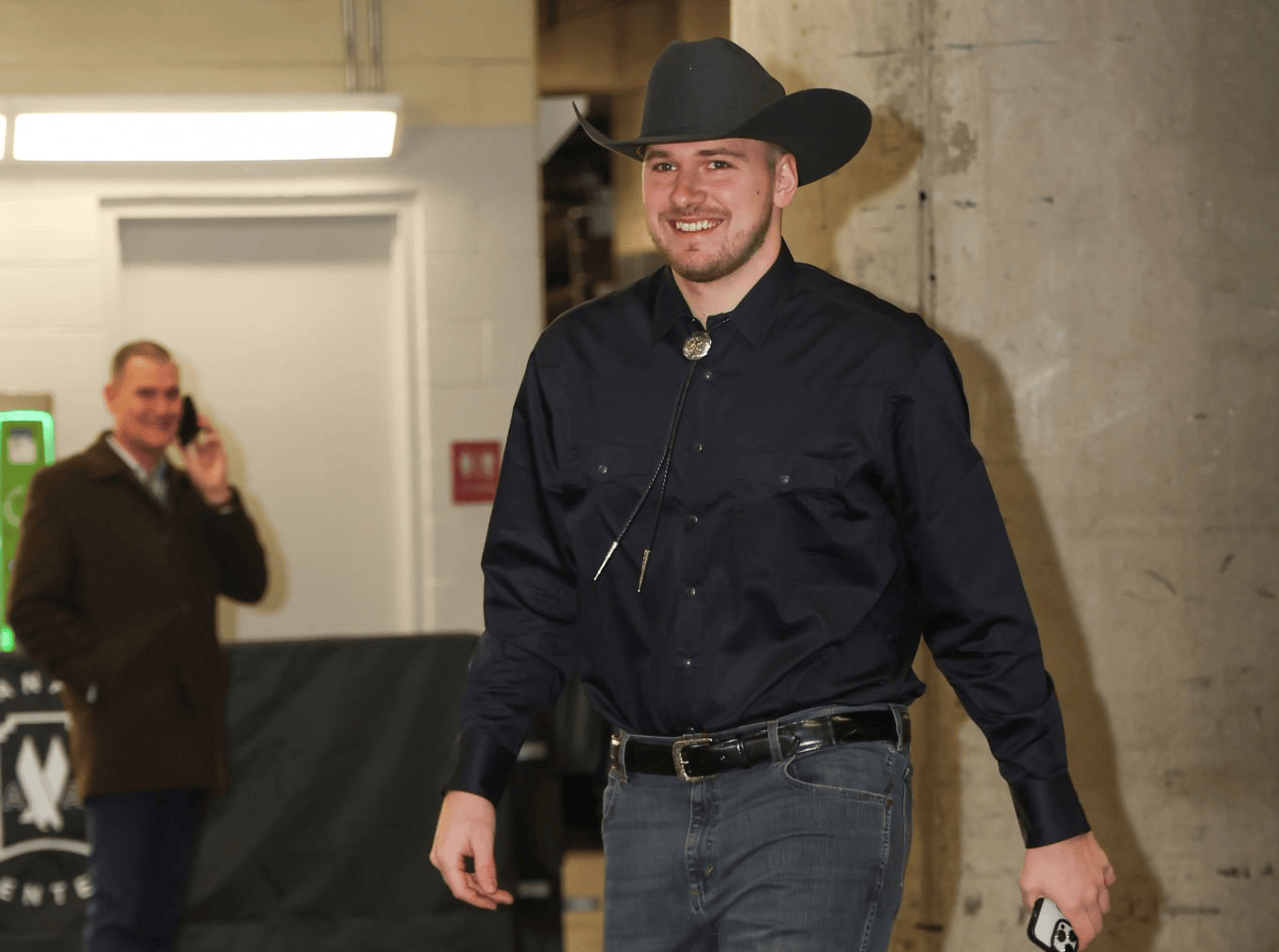 东契奇重返赛场，夺冠首场状态出色，SKT观众沸腾！